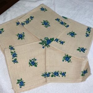 NWOT set of 5 linen napkins